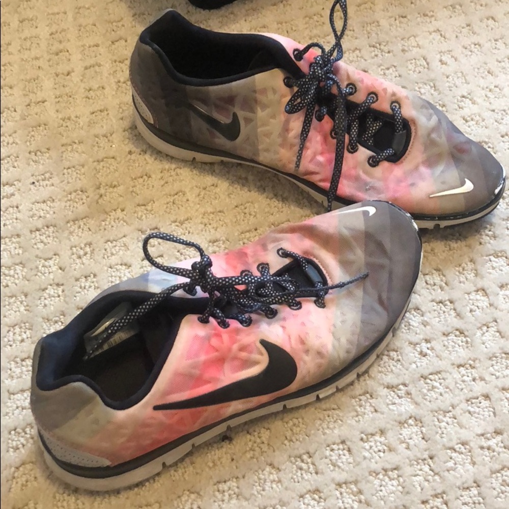 Nike tennis shoes